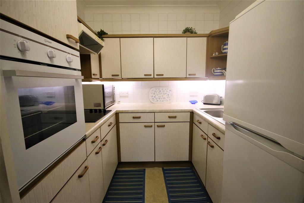 Own flat: fitted kitchen