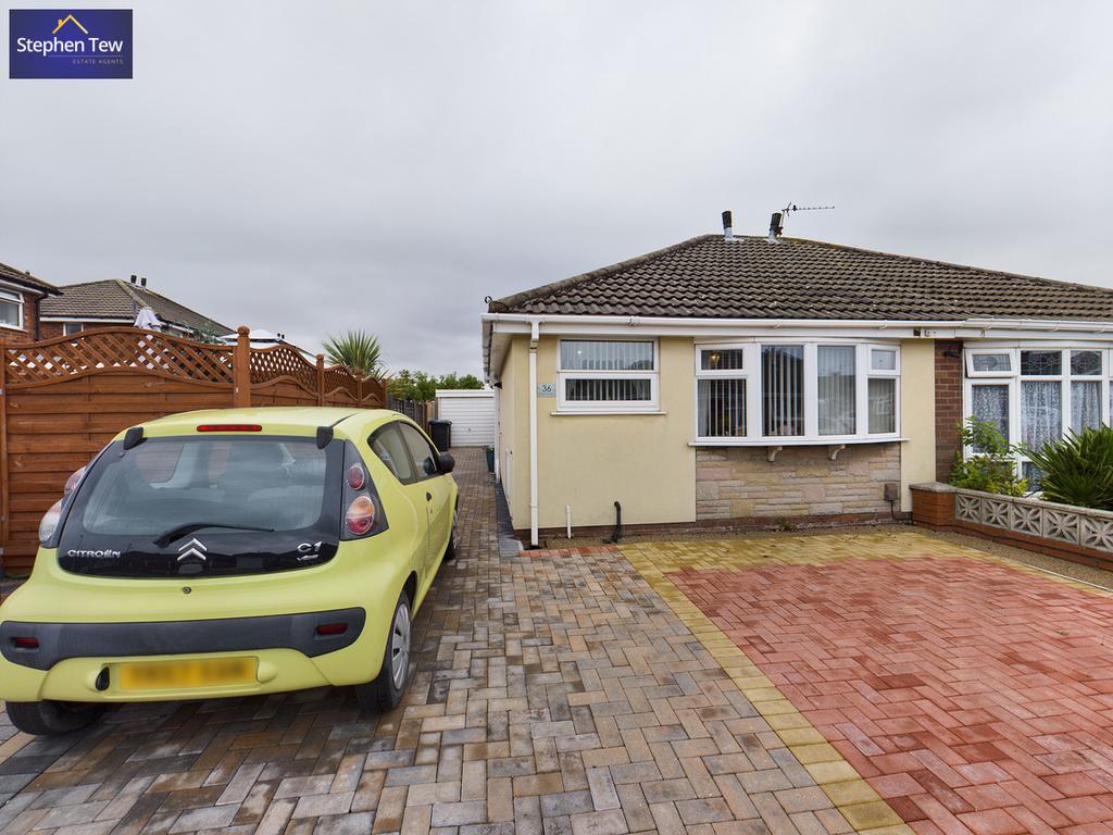 Halton Gardens, Blackpool, FY4 4LZ 2 bed semidetached bungalow £150,000