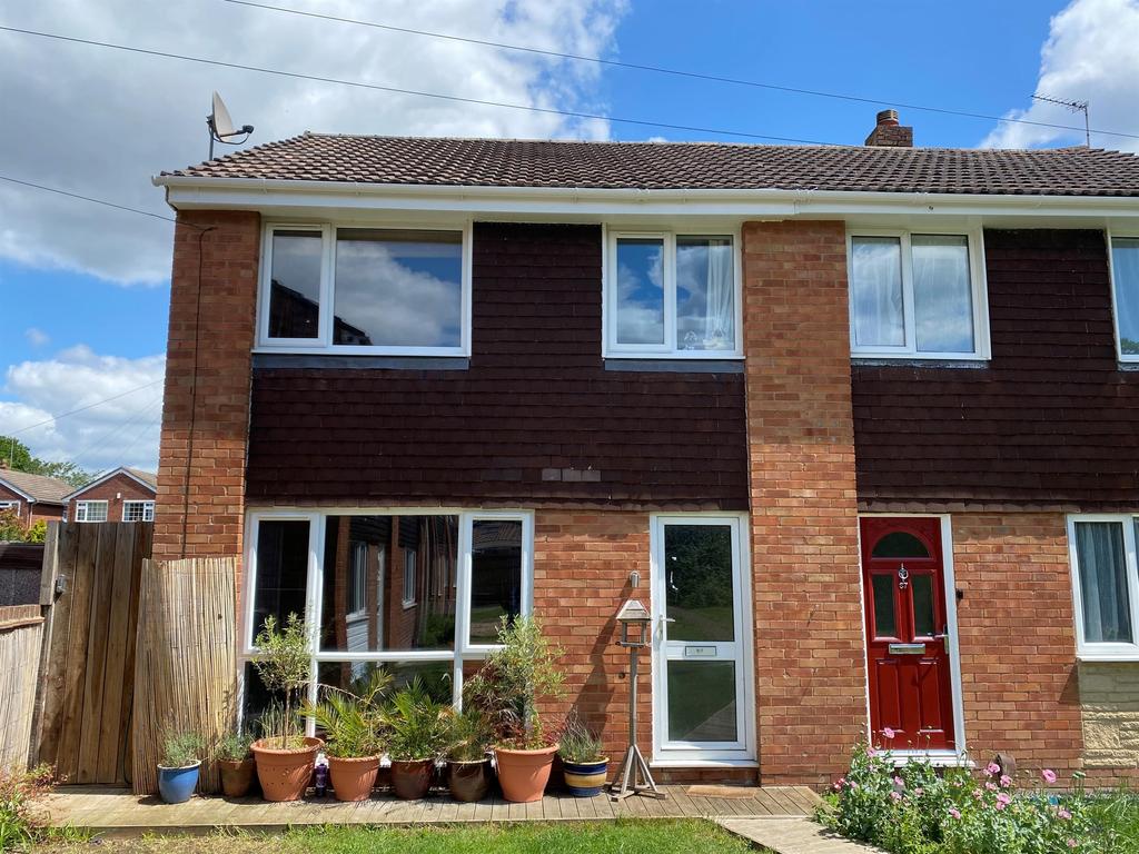 Broad Oak Way, Hatherley, Cheltenham, GL51 3LL 3 bed semidetached