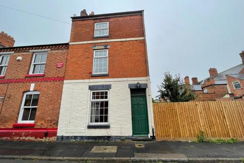 3 bedroom semi-detached house to rent, George Street, Melton Mowbray, LE13