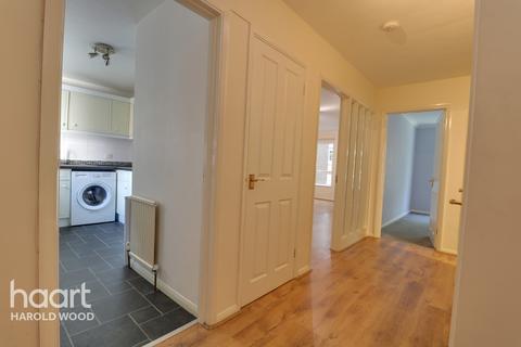 54 Sunnydene Close, Romford, RM3 0TL