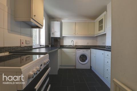54 Sunnydene Close, Romford, RM3 0TL