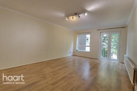 54 Sunnydene Close, Romford, RM3 0TL