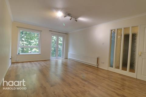 54 Sunnydene Close, Romford, RM3 0TL
