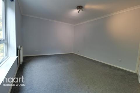 54 Sunnydene Close, Romford, RM3 0TL