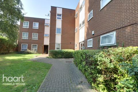 54 Sunnydene Close, Romford, RM3 0TL