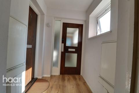 54 Sunnydene Close, Romford, RM3 0TL