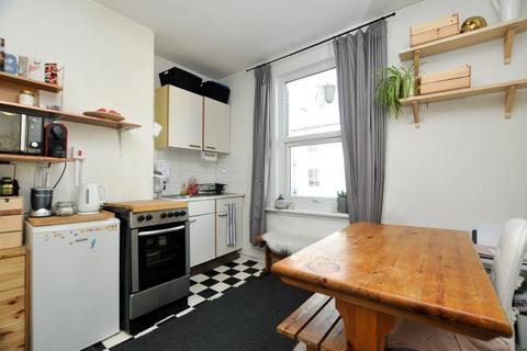 Studio to rent, Stoke Newington Road, Stoke Newington