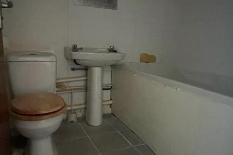 Flat 16, Holland Court Denmark Road, Gloucester, GL1 3LB