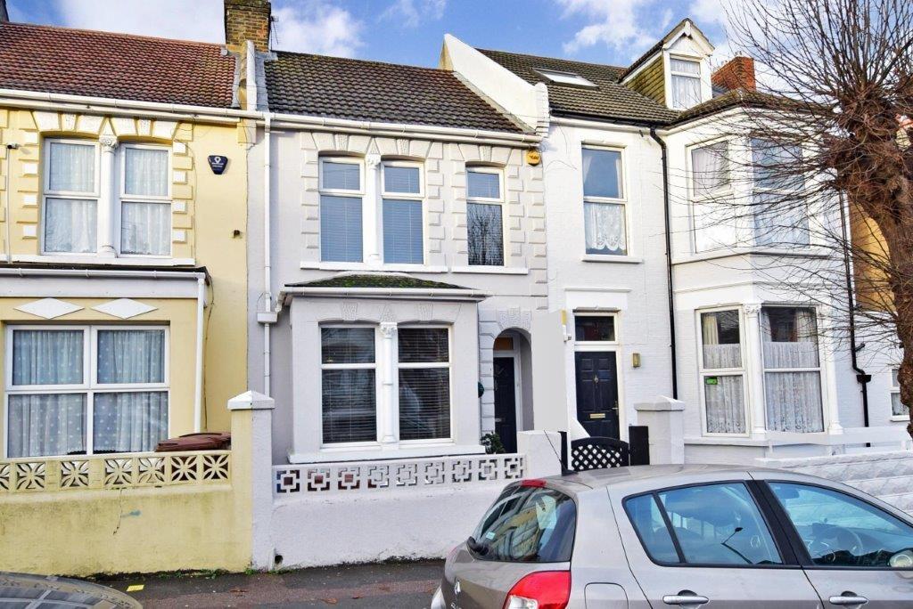 Rock Avenue Gillingham ME7 3 bed terraced house £1,200 pcm (£277 pw)