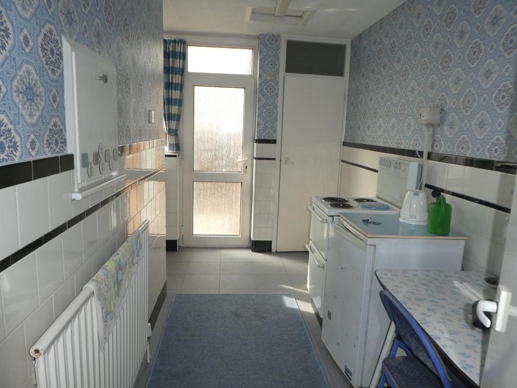 Silverdale Close, Coventry, CV2 3 bed end of terrace house £185,000