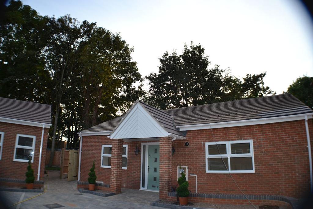 Earls Road, Nuneaton 2 bed bungalow £850 pcm (£196 pw)