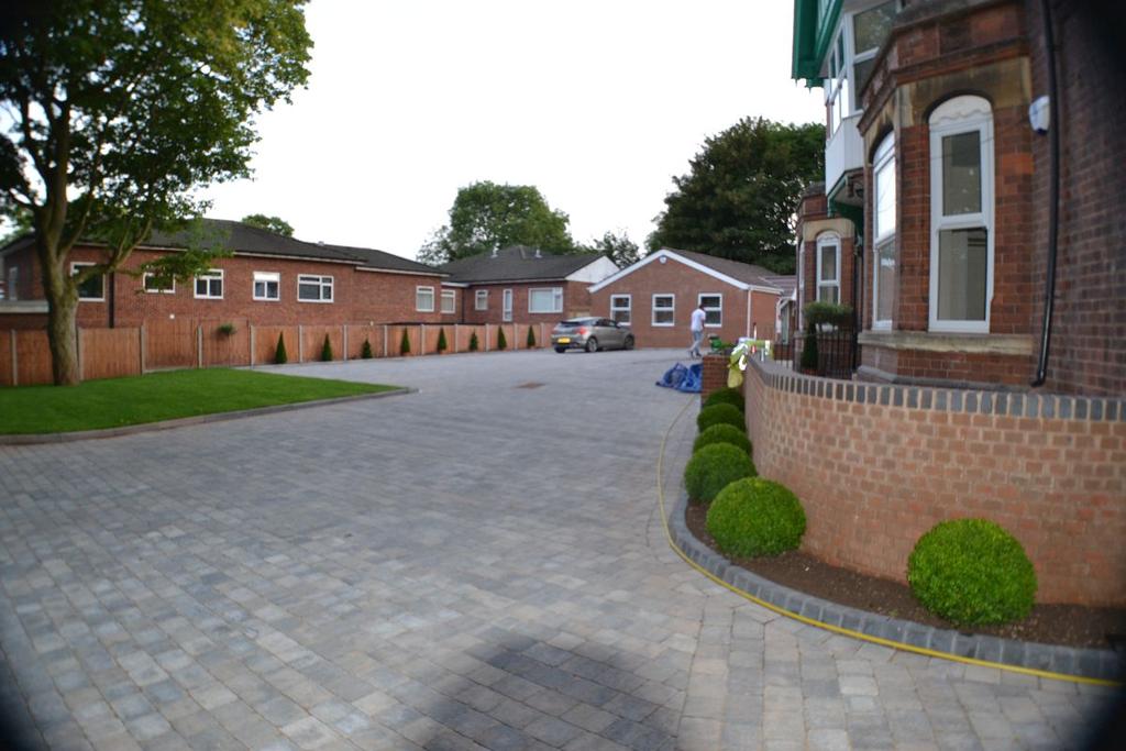 Earls Road, Nuneaton 2 bed bungalow £850 pcm (£196 pw)