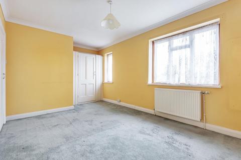 18 Arbrook Lane, Esher, KT10 9EE