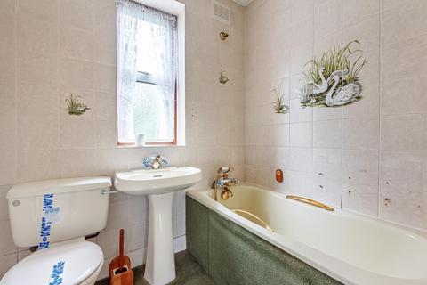 18 Arbrook Lane, Esher, KT10 9EE