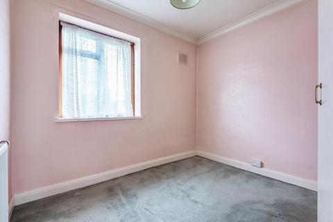 18 Arbrook Lane, Esher, KT10 9EE