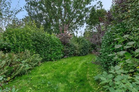 18 Arbrook Lane, Esher, KT10 9EE