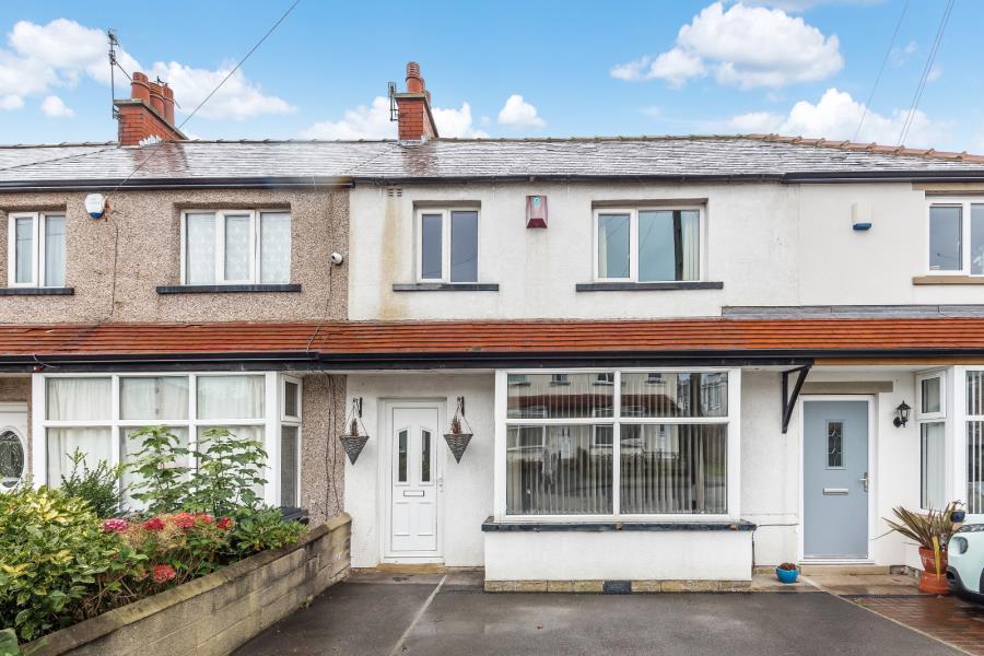 Kings Road, Bingley, BD16 2HD 3 bed terraced house £170,000