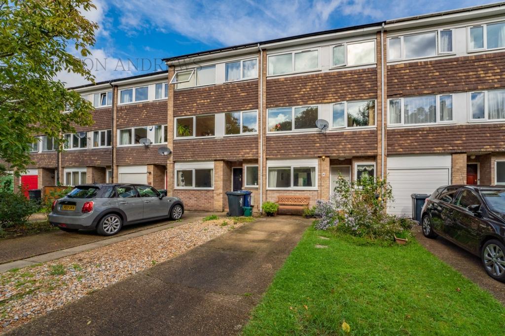 Elmcroft Close, Ealing, W5 4 bed house £799,950