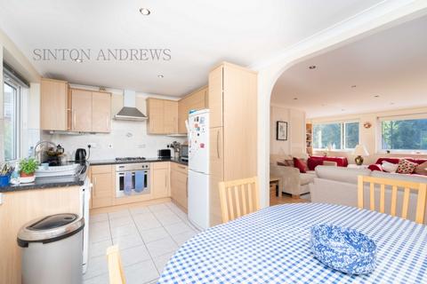 8 Elmcroft Close, London, W5 2HQ