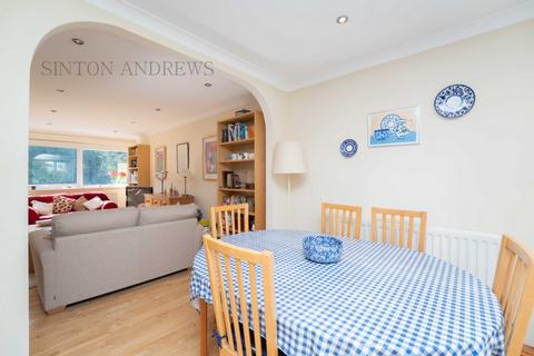 8 Elmcroft Close, London, W5 2HQ
