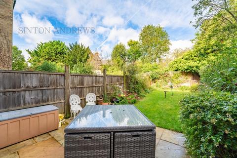 8 Elmcroft Close, London, W5 2HQ
