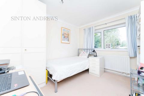 8 Elmcroft Close, London, W5 2HQ