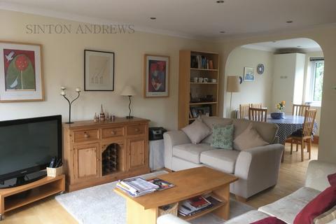 8 Elmcroft Close, London, W5 2HQ