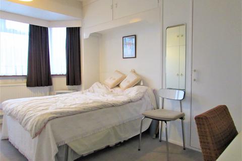 3 Risingholme Close, Harrow, HA3 7ET