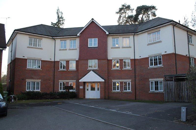 Royal Drive, Bordon, Hampshire, GU35 2 bed apartment £800 pcm (£185 pw)
