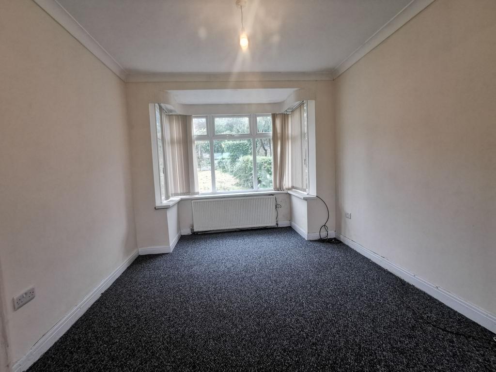 Lingwood Avenue, Bradford, BD8 3 bed semidetached house £695 pcm (£