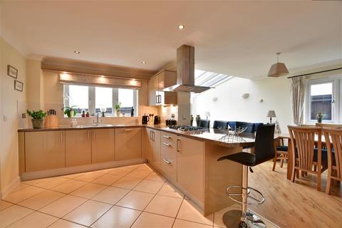 2 Trueman Road, Kenley, CR8 5GL