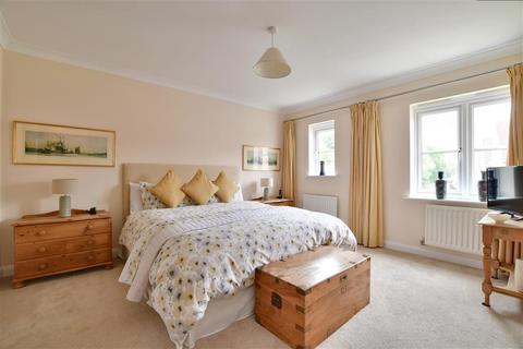 2 Trueman Road, Kenley, CR8 5GL