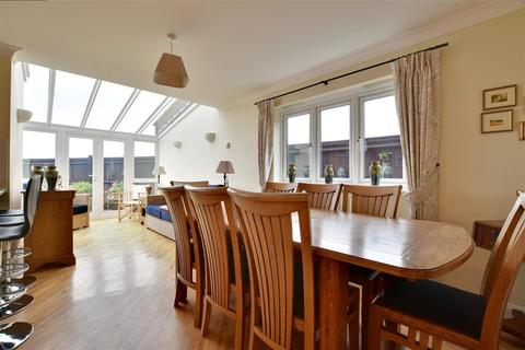 2 Trueman Road, Kenley, CR8 5GL