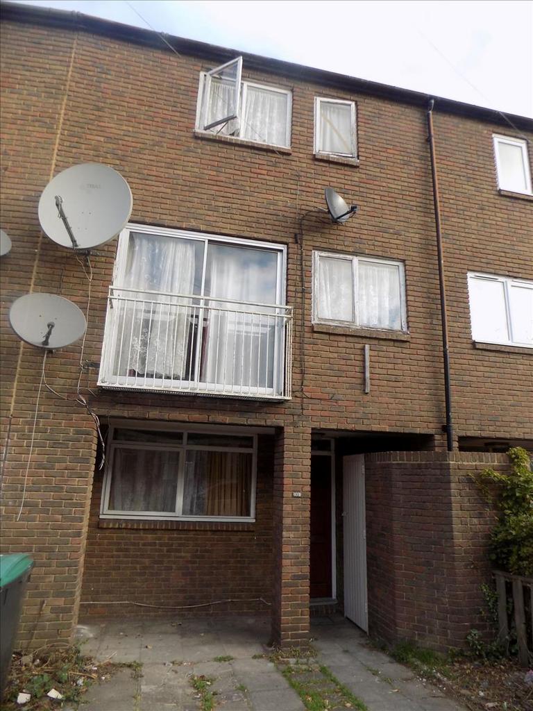 Dale View Road, Stamford Hill, London, N15 5 bed terraced house to rent