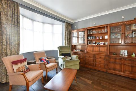 23 Warrington Gardens, Hornchurch, RM11 2AG