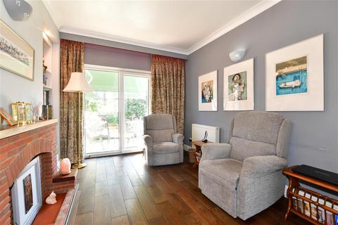 23 Warrington Gardens, Hornchurch, RM11 2AG