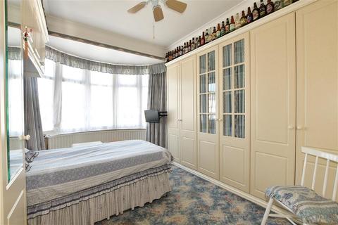 23 Warrington Gardens, Hornchurch, RM11 2AG