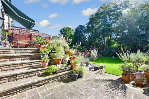 23 Warrington Gardens, Hornchurch, RM11 2AG