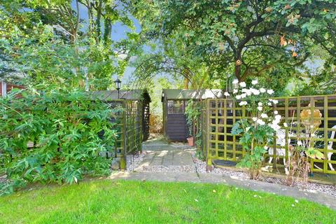 23 Warrington Gardens, Hornchurch, RM11 2AG