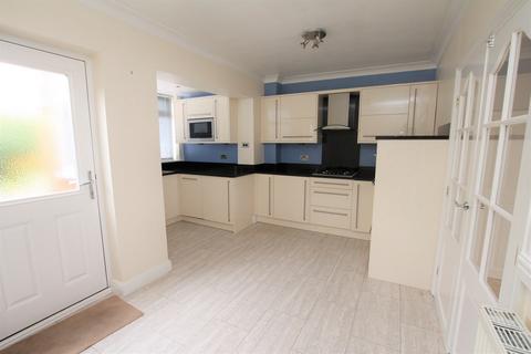 3 bedroom terraced house to rent, Sibelius Road, HU4