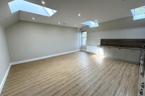 5 bedroom semi-detached house to rent, Kingston Avenue, Liberton, Edinburgh, EH16