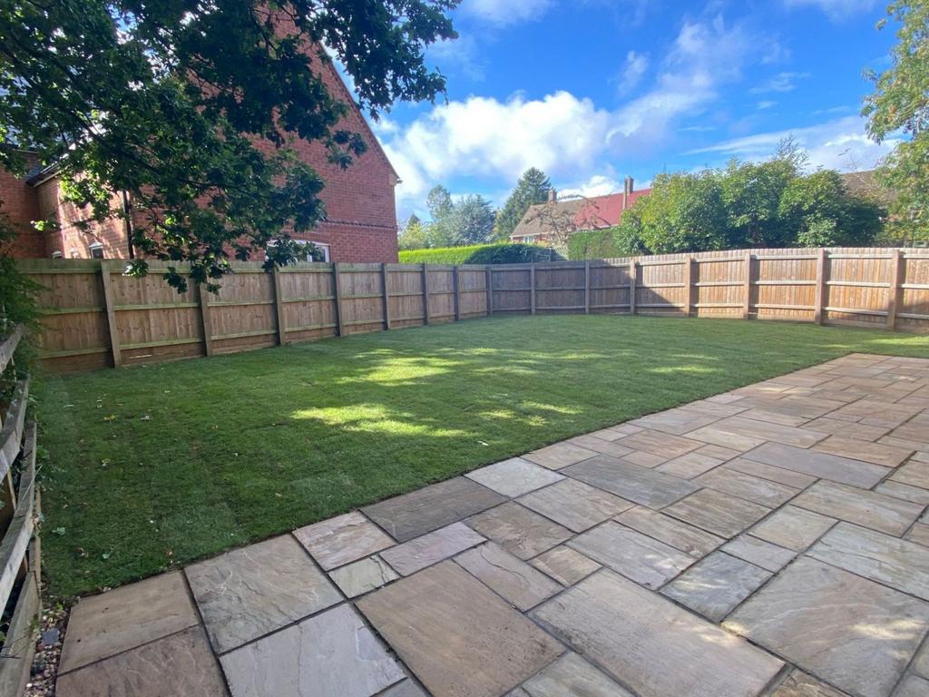 The Hollow, Ravensthorpe, Northampton... 4 bed detached house £650,000