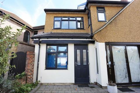 1 bedroom house to rent, Severn Drive, Upminster, RM14