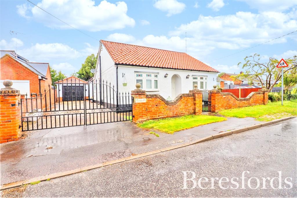 Grove Road, Tiptree, CO5 3 bed bungalow £475,000