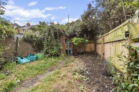 25 Grosvenor Road, Brentford, TW8 0NW