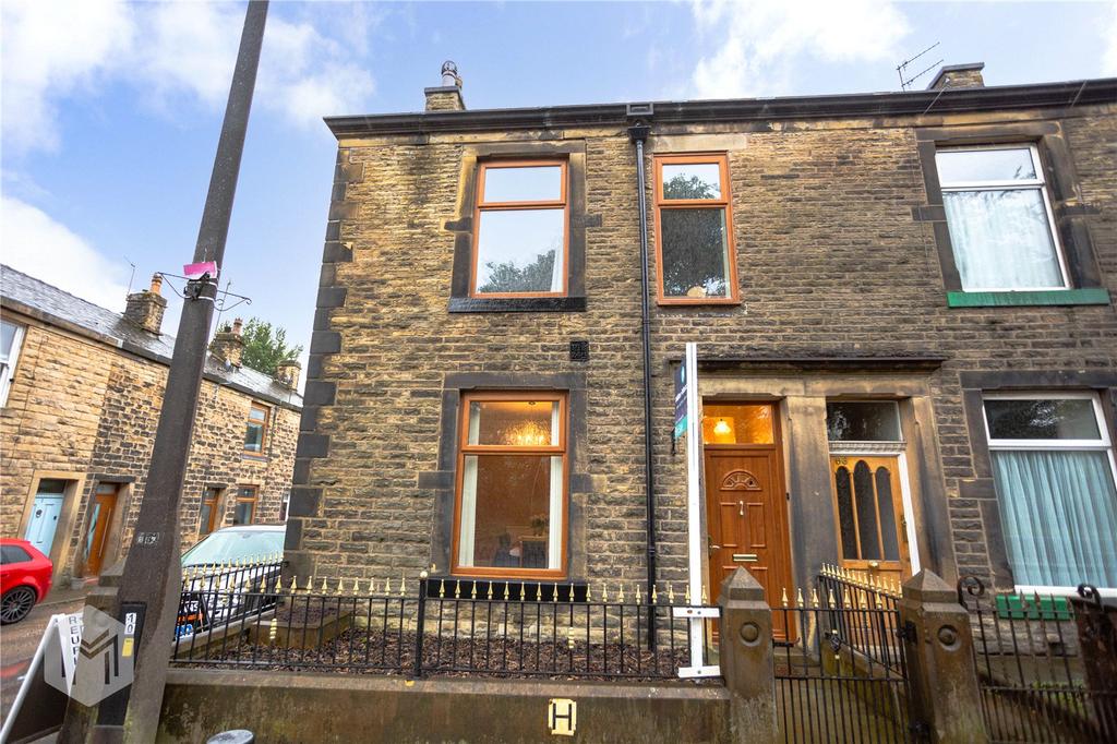 Market Street, Tottington, Bury, BL8 4 bed semidetached house £225,000