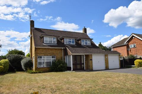 3 bedroom detached house to rent, The Fairway, Burnham, Bucks, SL1