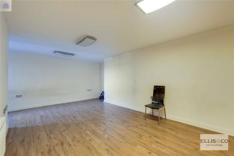 2 bedroom apartment to rent, The Green, Southall, UB2