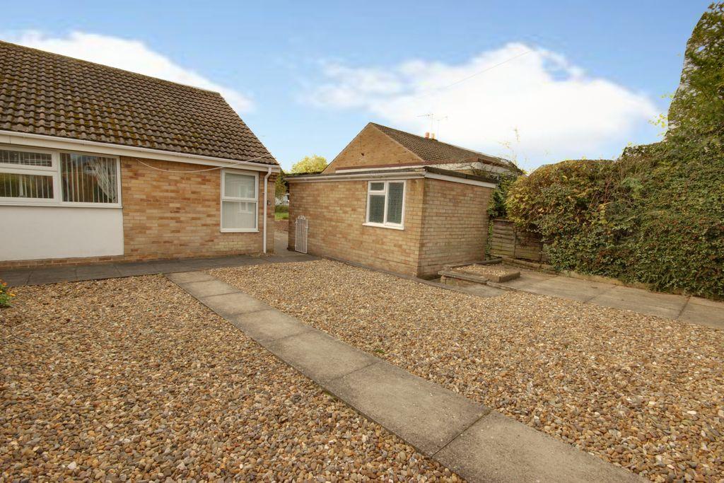 Normandy Avenue, Beverley HU17 8PR 2 bed semidetached bungalow £190,000